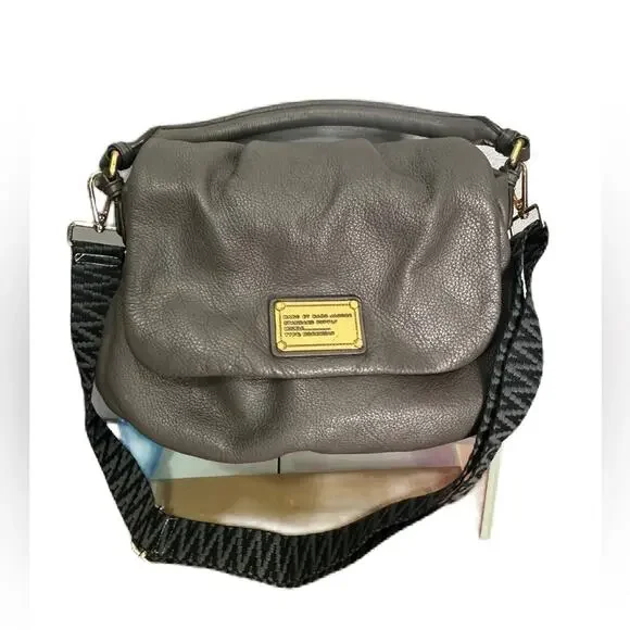 ★ EUC Marc Jacobs Pebble Leather Gray Crossbody Handbag Purse‎